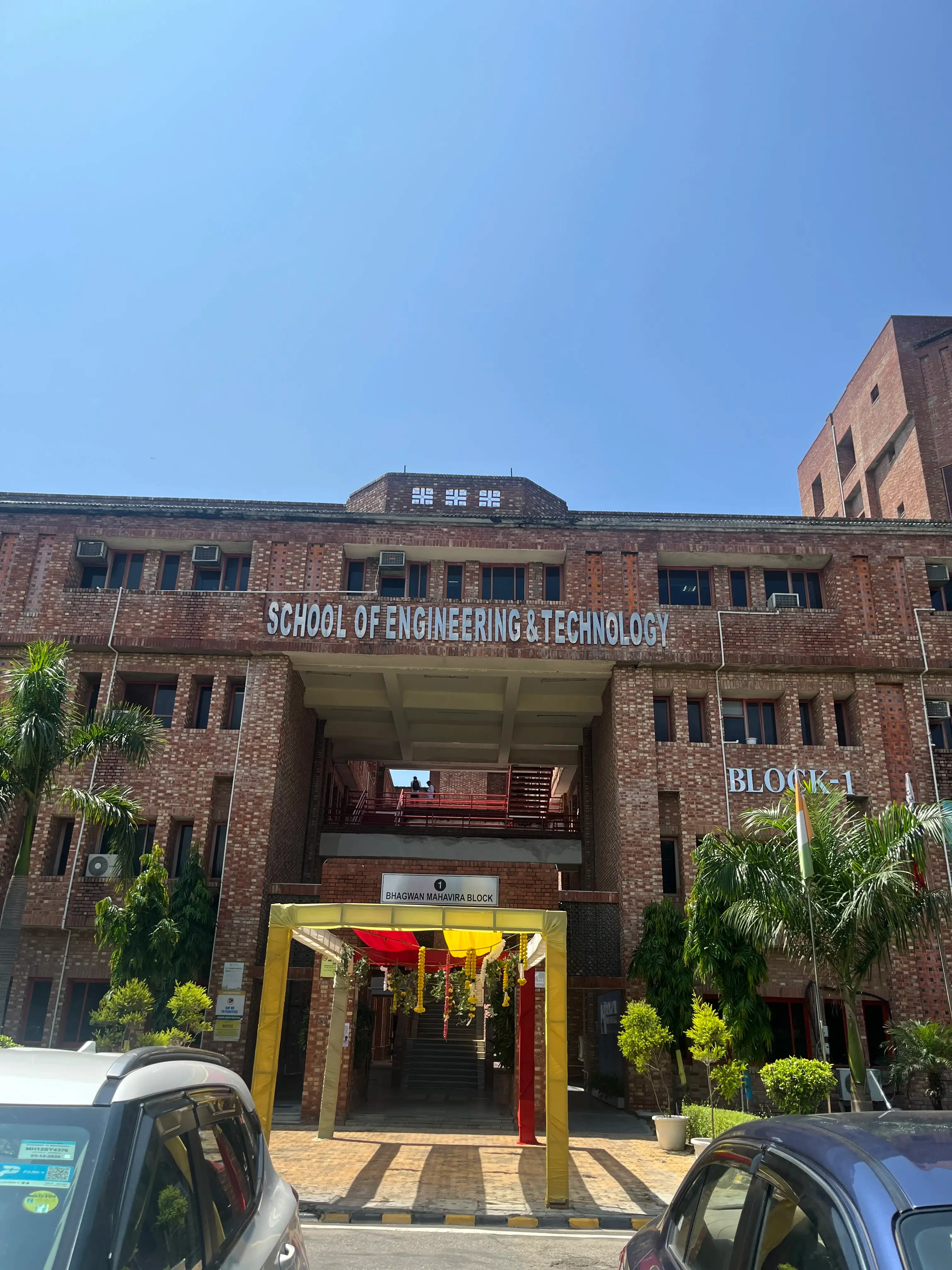 Sharda University, School of Dental Sciences Greater Noida Academic Building photo 5